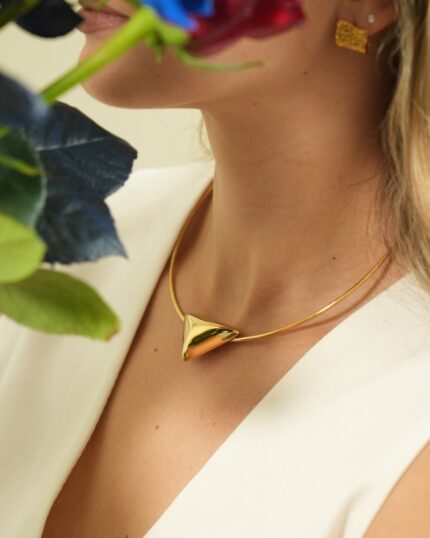 Κολιέ κολάρο με ανάποδο τρίγωνο